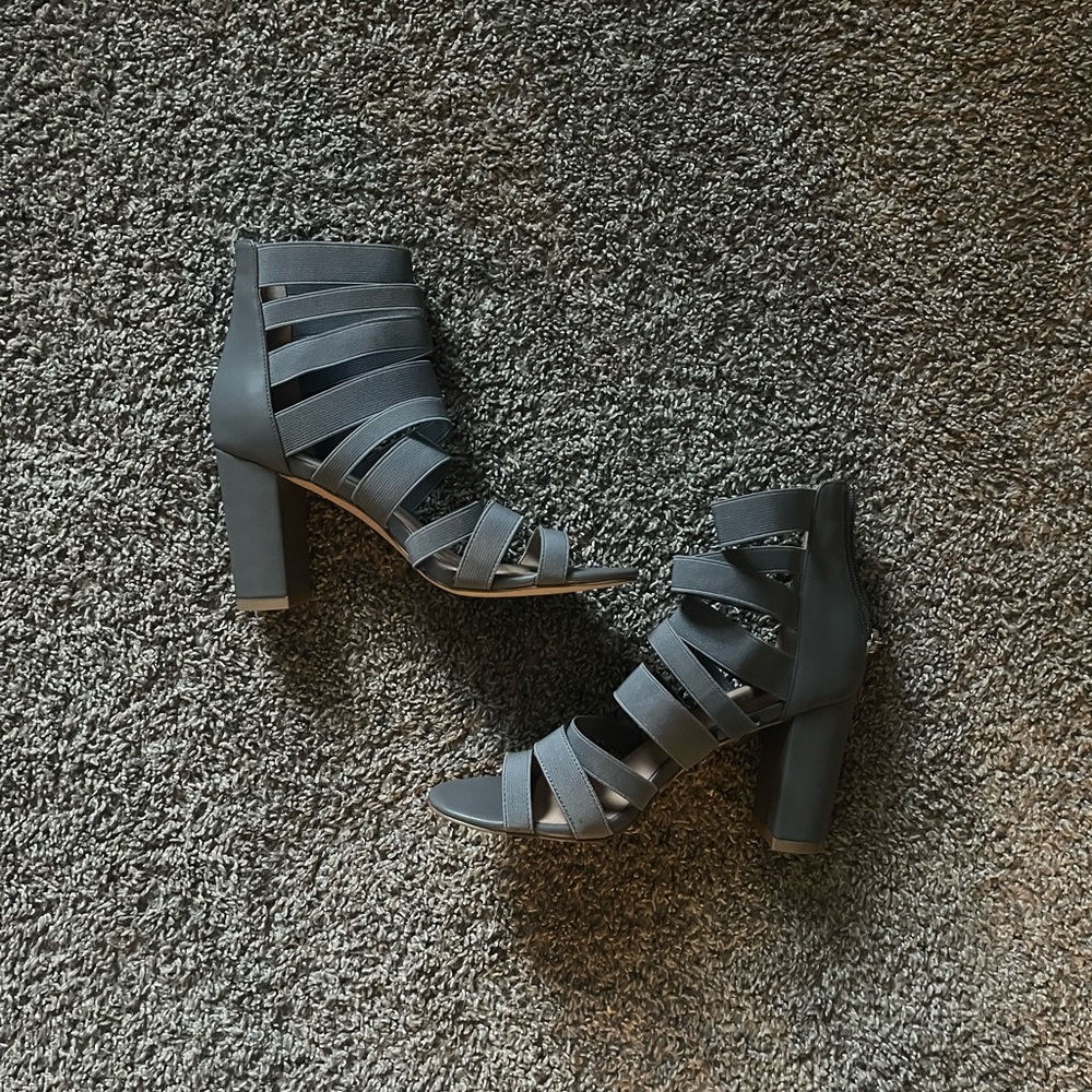 BRAND NEW Charles by Charles David Grey Gladiator Heels Size 6.5